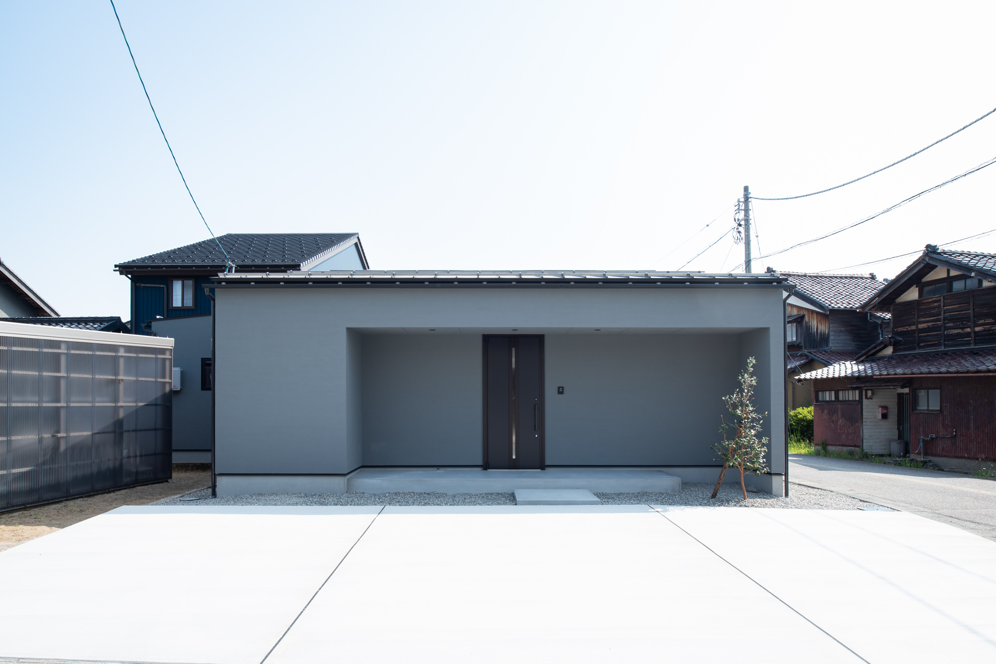 HOUSE EK